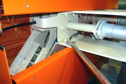 Antrieb mit Schutzvorrichtung zur Sperrluftklappe