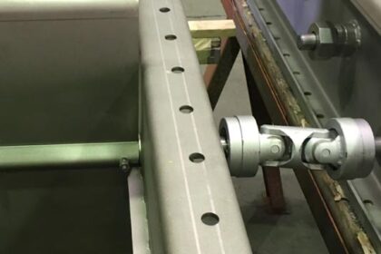 Kardangelenk, Verbindung von zwei Klappen